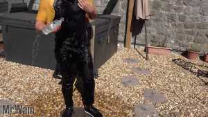 mr-wam-lorenzos-shower_4.jpg