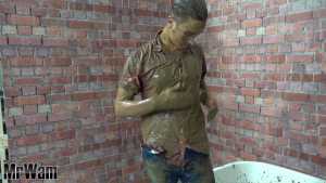 paddy-enjoys-a-mud-bath_10.jpg