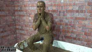 paddy-enjoys-a-mud-bath_11.jpg