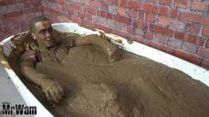 paddy-enjoys-a-mud-bath_12.jpg