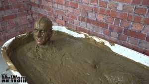 paddy-enjoys-a-mud-bath_15.jpg