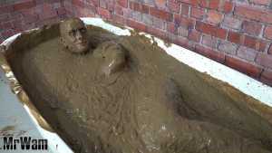 paddy-enjoys-a-mud-bath_16.jpg