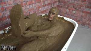 paddy-enjoys-a-mud-bath_19.jpg