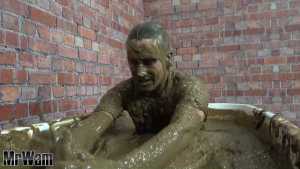 paddy-enjoys-a-mud-bath_21.jpg