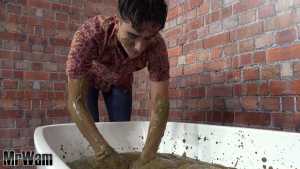 paddy-enjoys-a-mud-bath_6.jpg